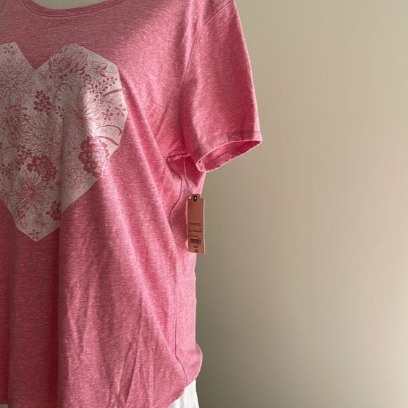 NWT pink T-shirt flowers in heart with keyhole opening on upper back size Large - Picture 4 of 9